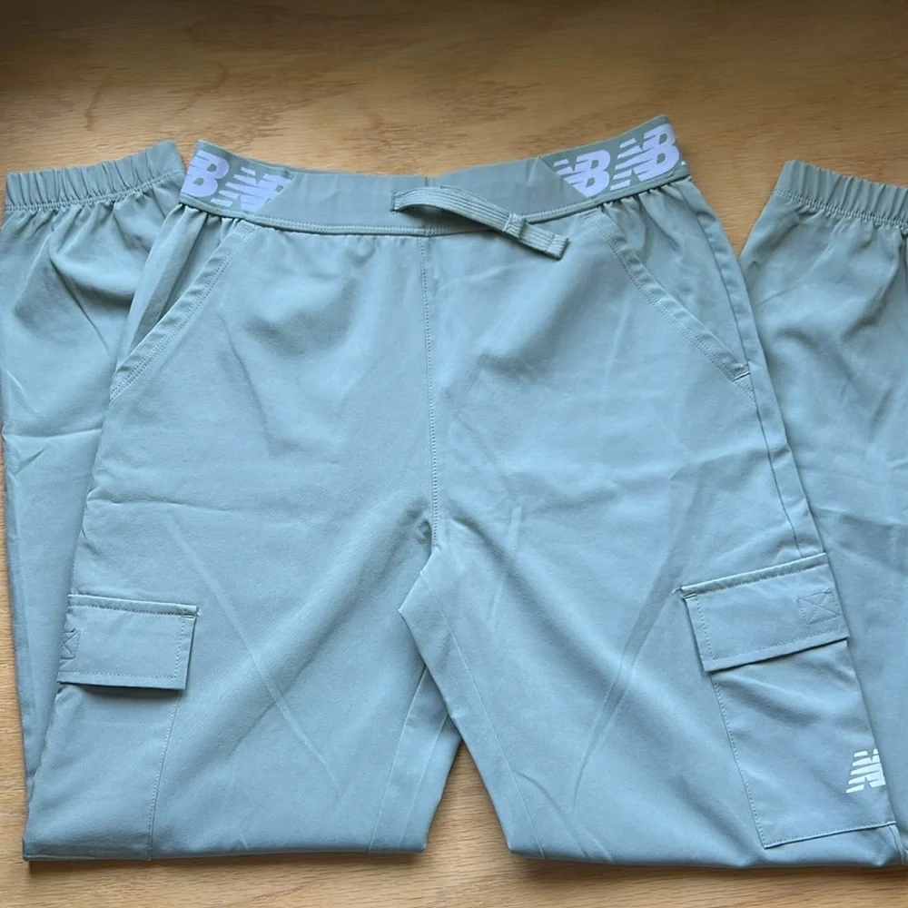 New Balance light weight Cargo Pants  Medium ( 10/12)